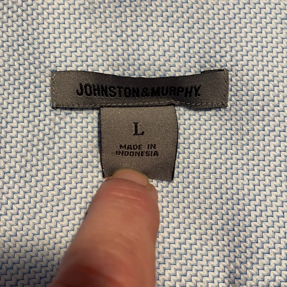 Johnston & Murphy Men’s Shirt. Size Large.